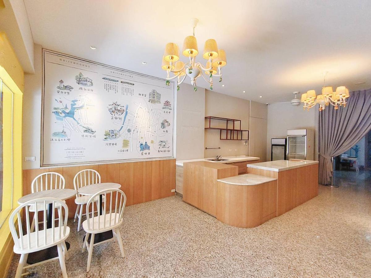 Elsa House Hotel Tainan Bagian luar foto