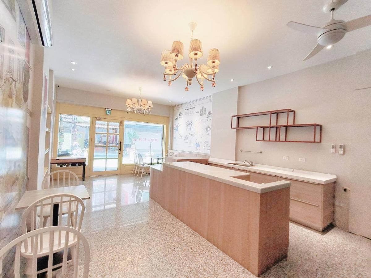 Elsa House Hotel Tainan Bagian luar foto